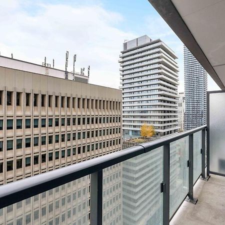 Spacious And Central 1Br In Heart Of Downtown Lägenhet Toronto Exteriör bild