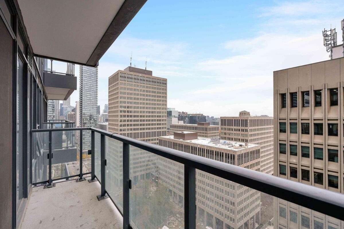 Spacious And Central 1Br In Heart Of Downtown Lägenhet Toronto Exteriör bild